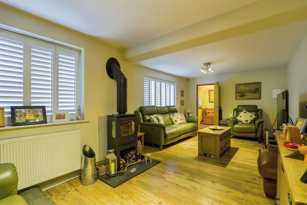 Property photo 2 of 17 Pbox-Img.Jpg