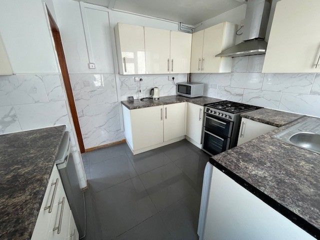 Property photo 2 of 6 Kitchen