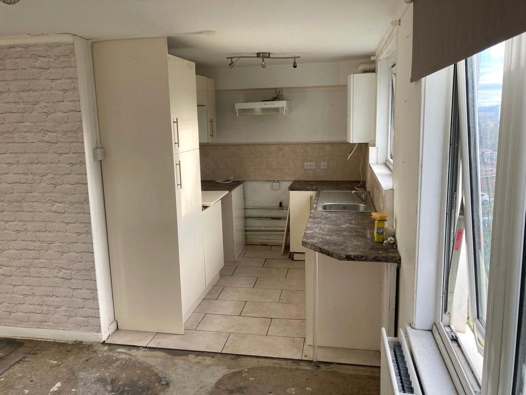 Property photo 3 of 8 Picture No. 05