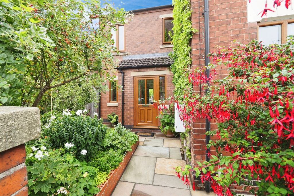 Property photo 2 of 27
