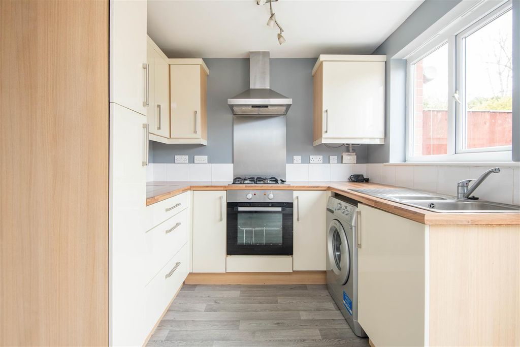 Property photo 3 of 15 Kitchen