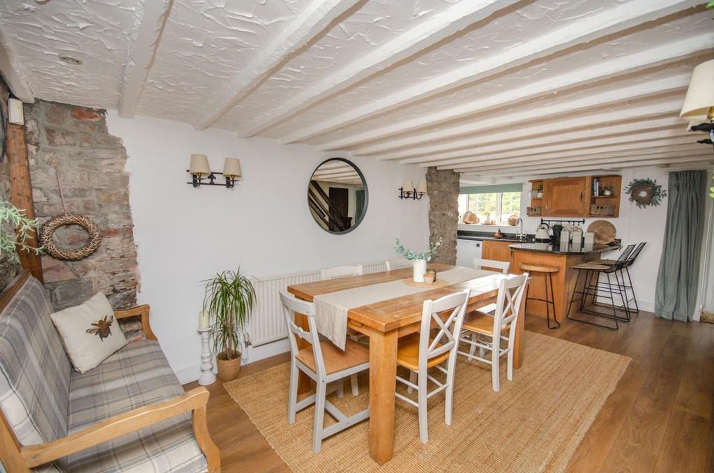 Property photo 3 of 22 Dining Room Pic 3.Jpg