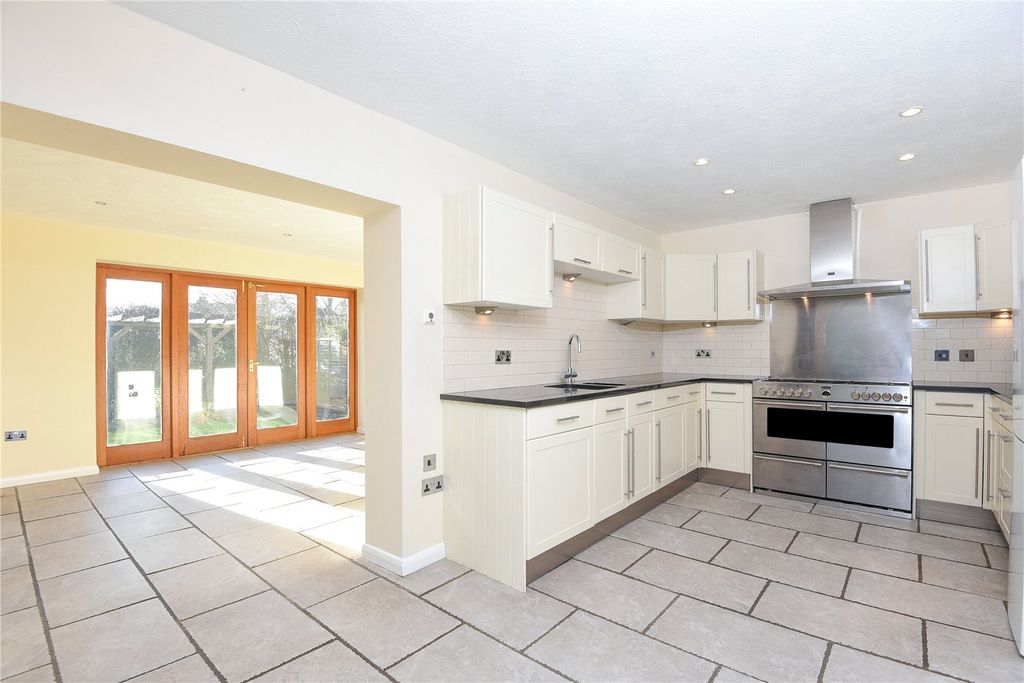 Property photo 3 of 8 Kitchen