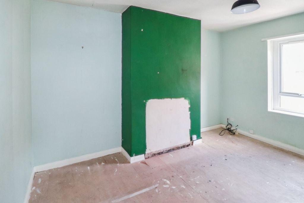 Property photo 2 of 18 10 Claremont Street, Sowerby Bridge, West Yorkshire, Hx6 2Pd