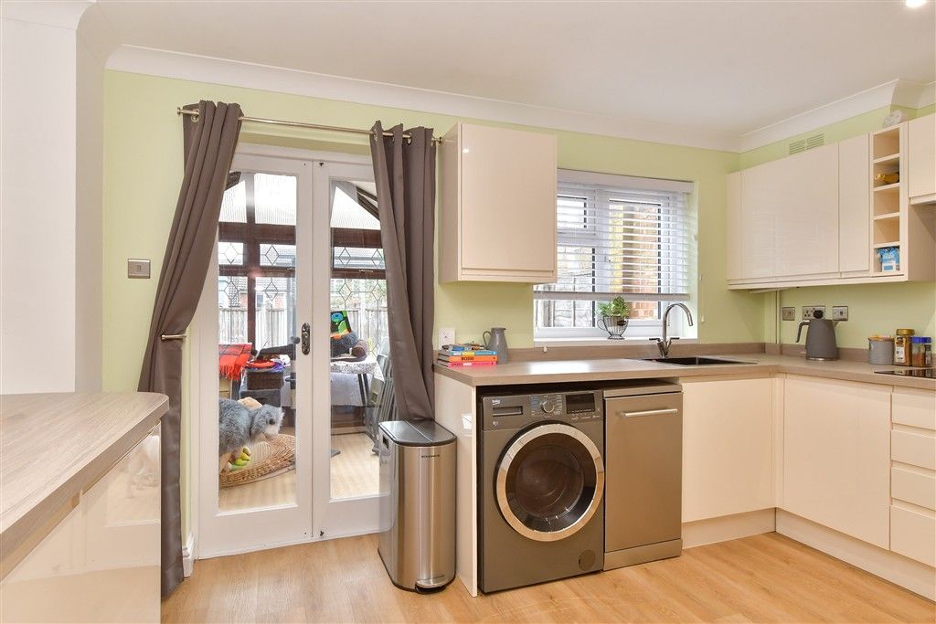 Property photo 1 of 10 Kitchen