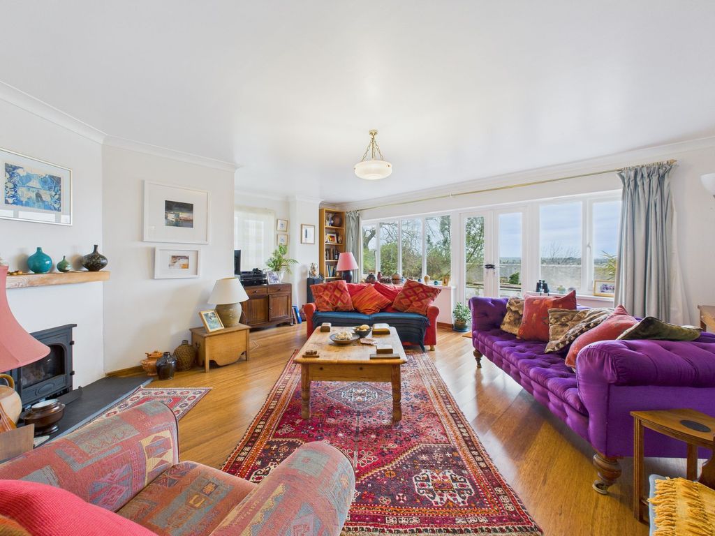 Property photo 3 of 36