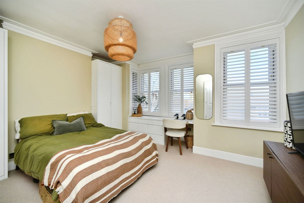 Property photo 3 of 33
