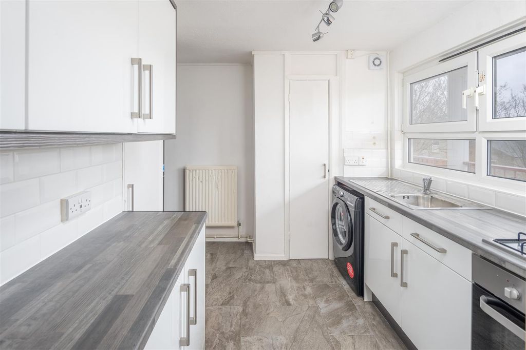 Property photo 2 of 13 Kebbell Terrace, Claremont Road, E7