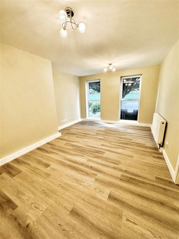 Property photo 3 of 10 Lounge.Jpg