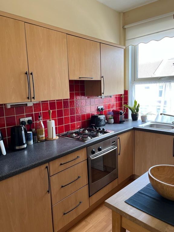 Property photo 3 of 9 Kitchen 2.Jpg