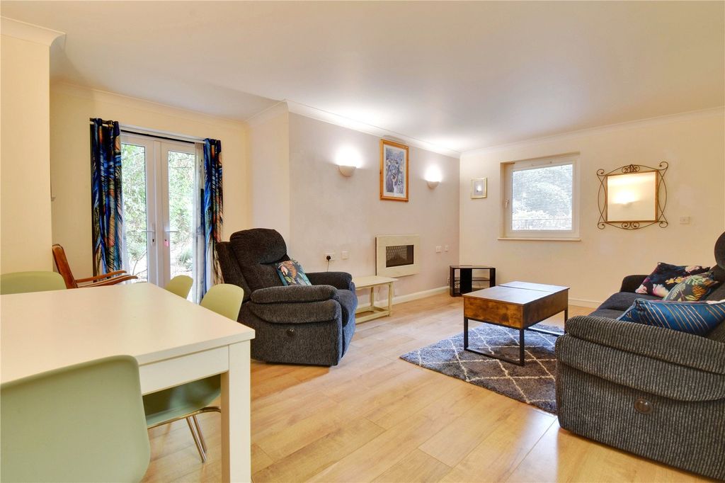 Property photo 3 of 11 Picture No. 02