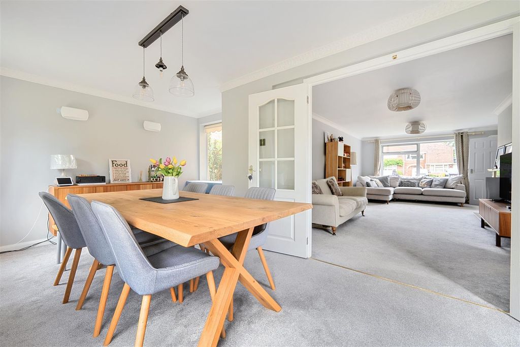 Property photo 3 of 14 Dining Room