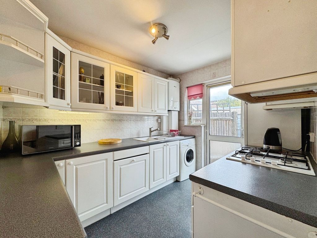 Property photo 3 of 16 Kitchen