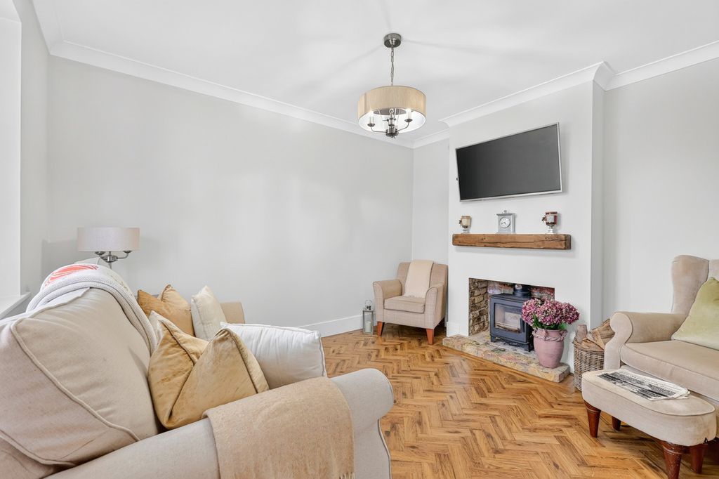 Property photo 2 of 27