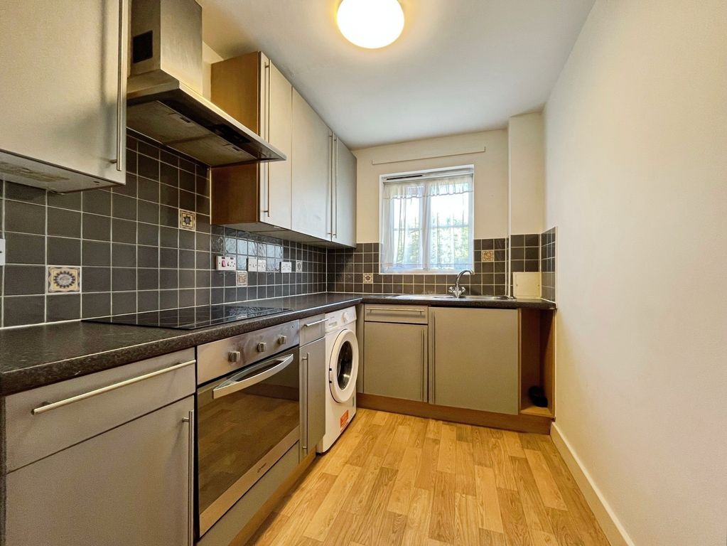 Property photo 3 of 6 Kitchen