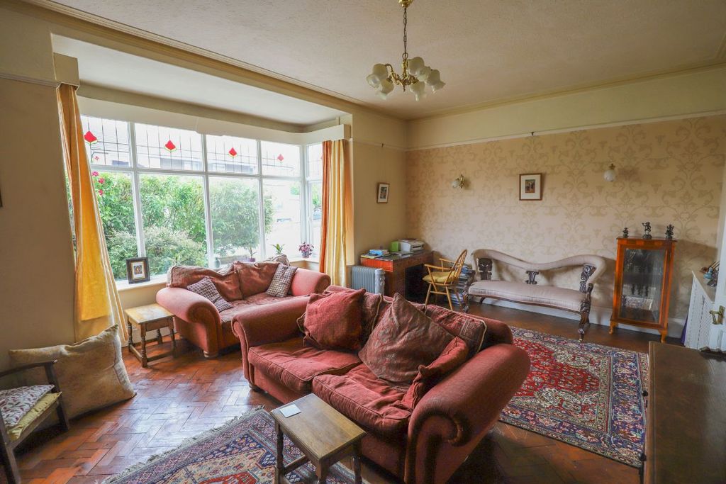 Property photo 3 of 18