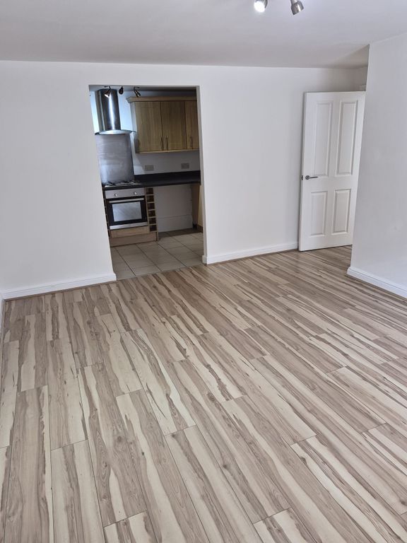 Property photo 3 of 14 Photo 4