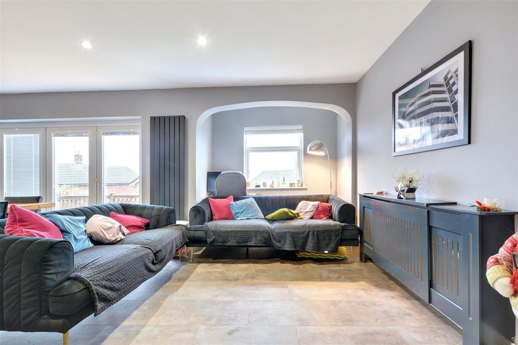 Property photo 3 of 25 Lounge Dining_5.Jpeg