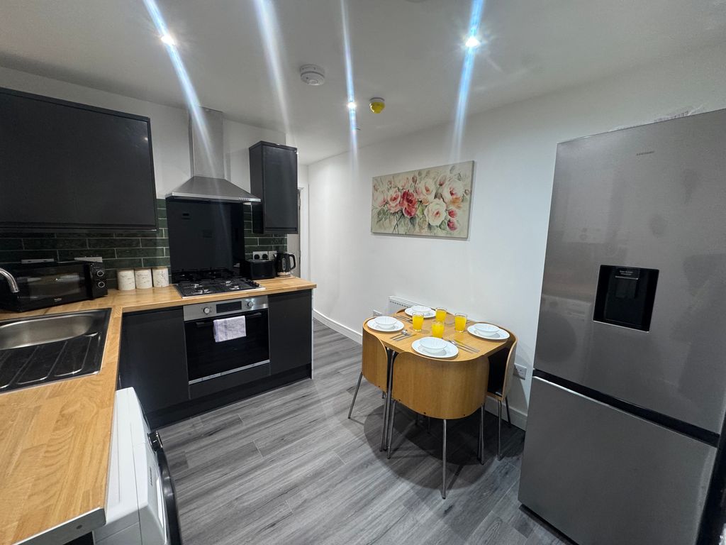 Property photo 2 of 5 Kitchen