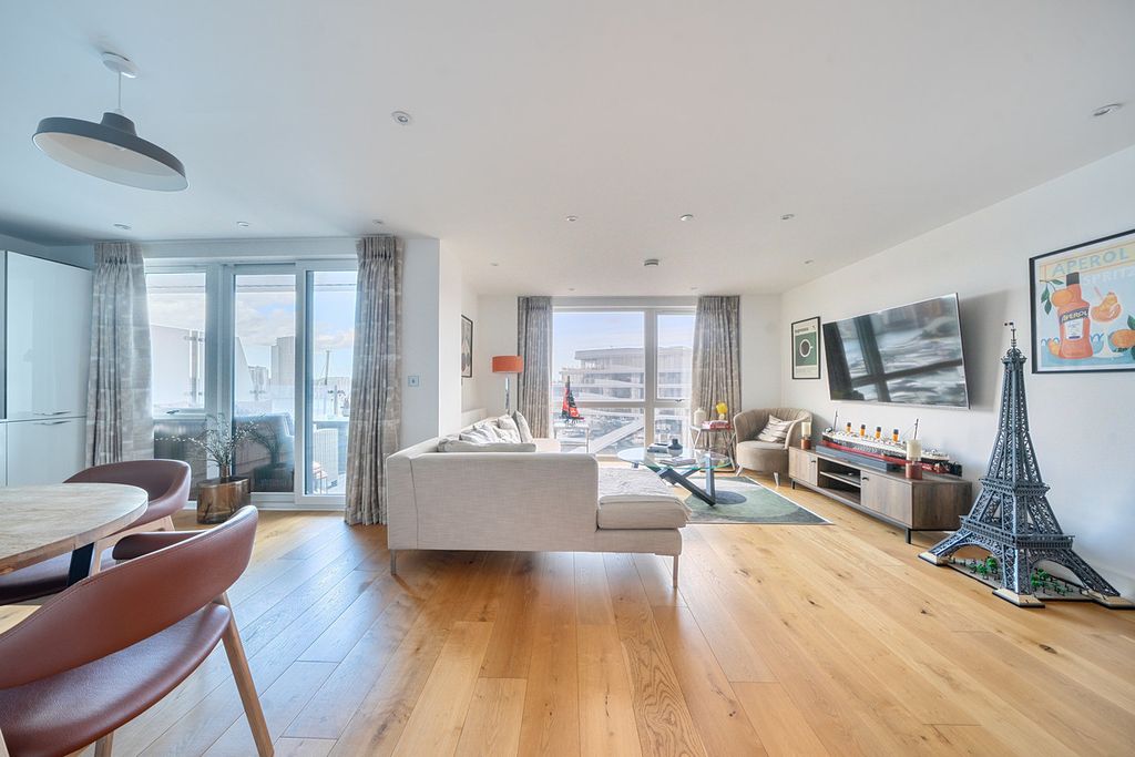 Additional image 5 of 2 bed flat for saleMaritime Walk, Southampton SO14