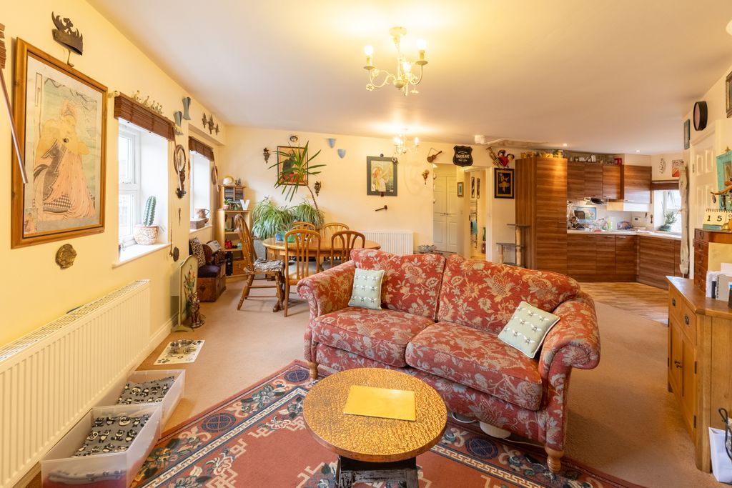 Property photo 2 of 11