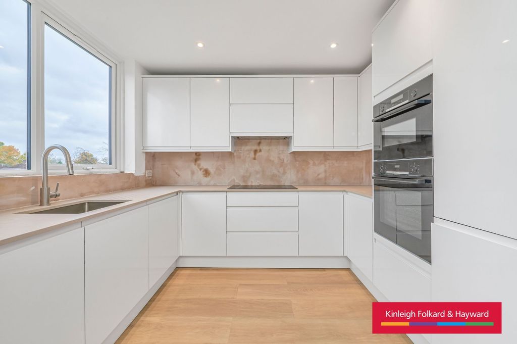 Property photo 2 of 30 Picture No. 32