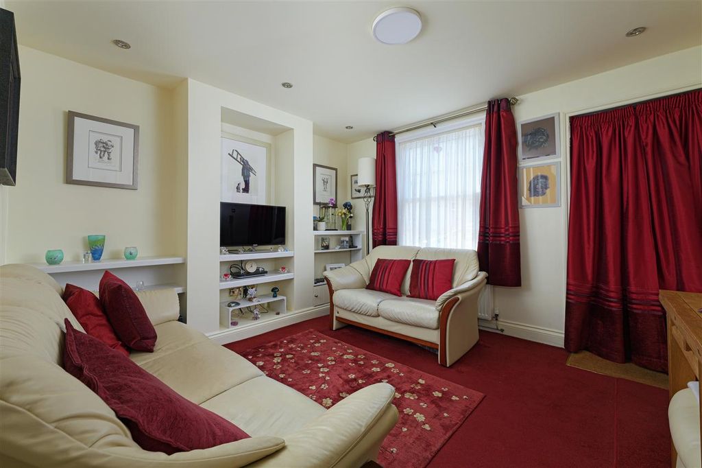 Property photo 2 of 24