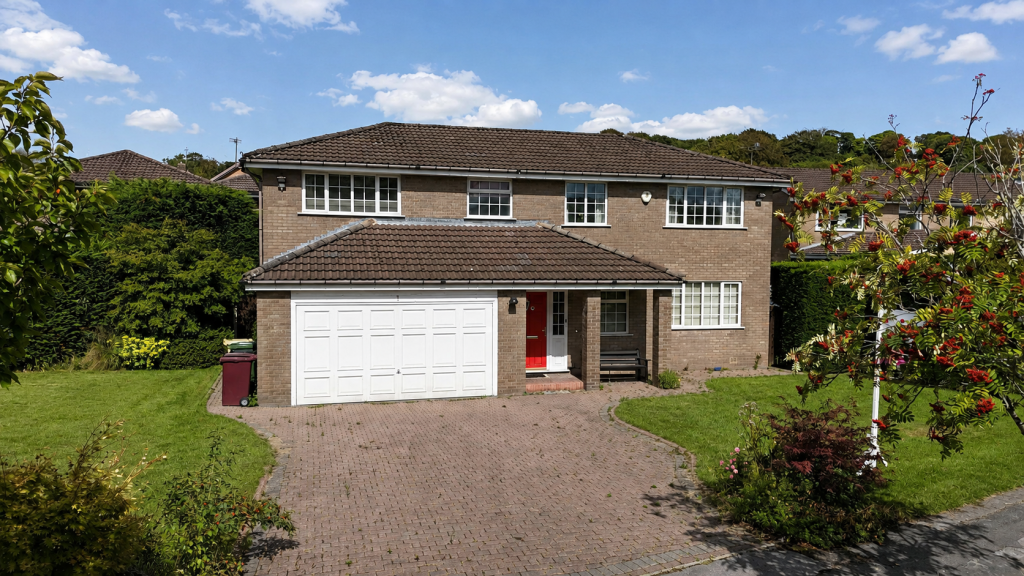 Property photo 2 of 44 1 Rosebank, Lostock