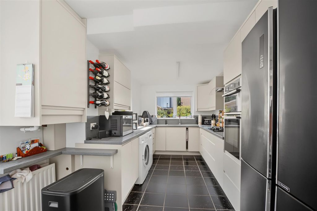Property photo 3 of 21 Kitchen