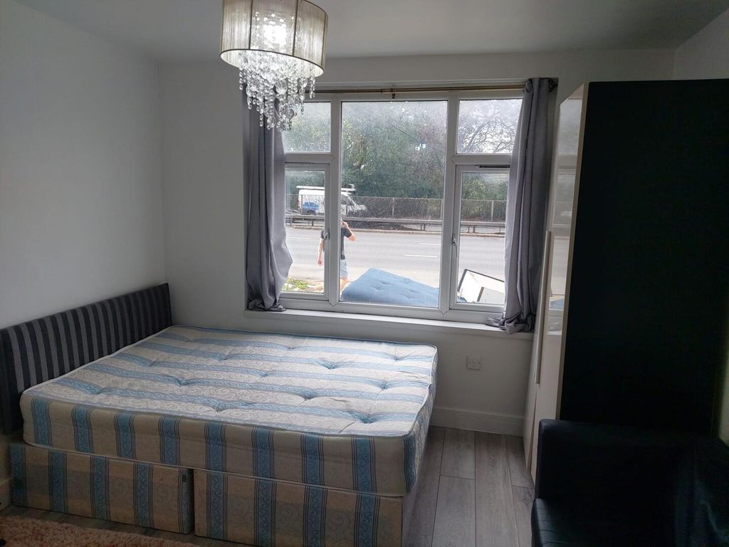 Property photo 1 of 9 Bedroom