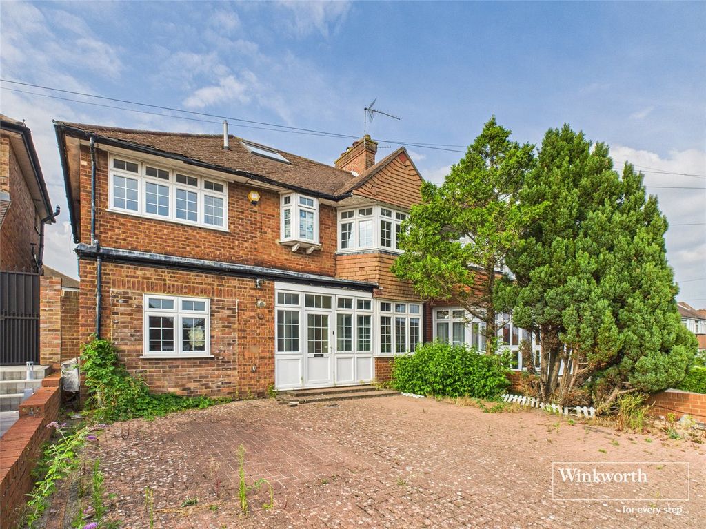 Property photo 1 of 10 External