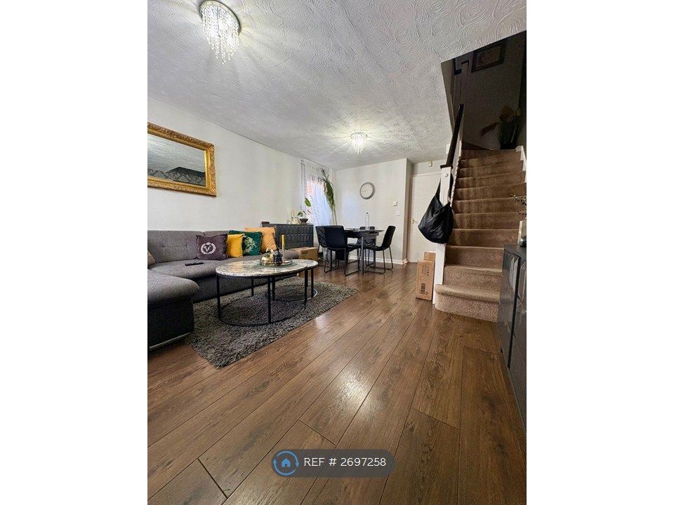 Property photo 2 of 11 Living Room