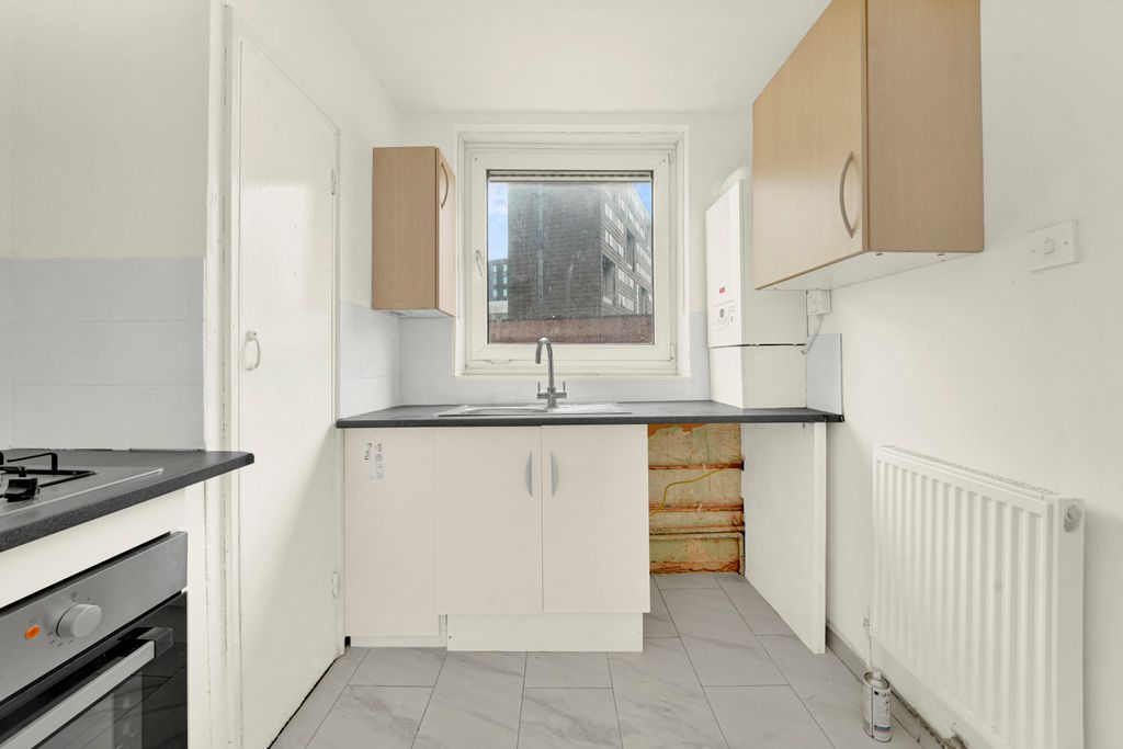 Property photo 2 of 12 Picture No. 16