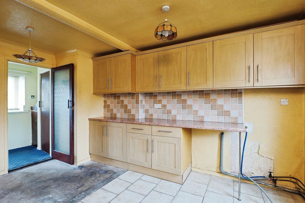 Property photo 3 of 17 Kitchen