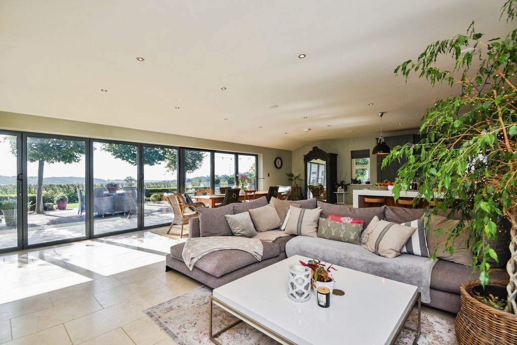 Property photo 3 of 57