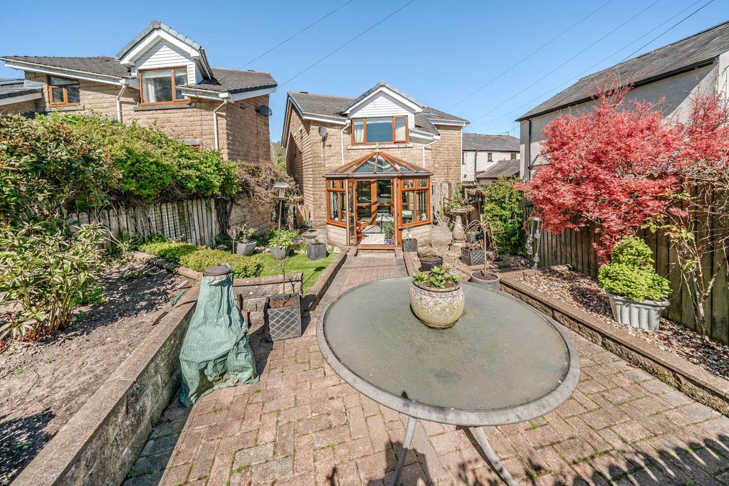 Property photo 1 of 42
