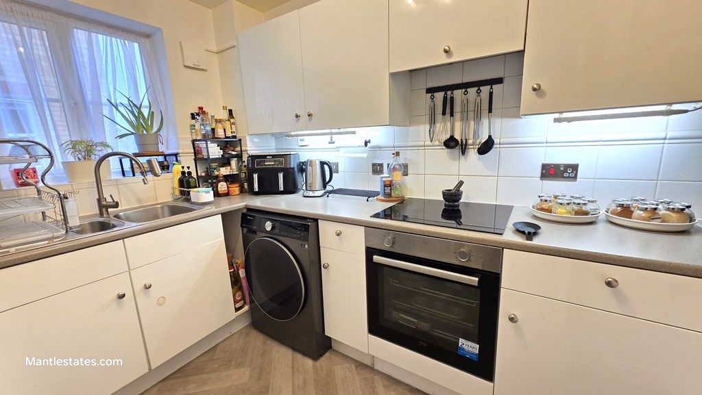 Property photo 2 of 21 Kitchen