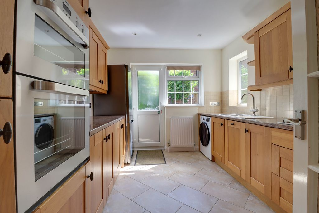 Property photo 3 of 17 Kitchen