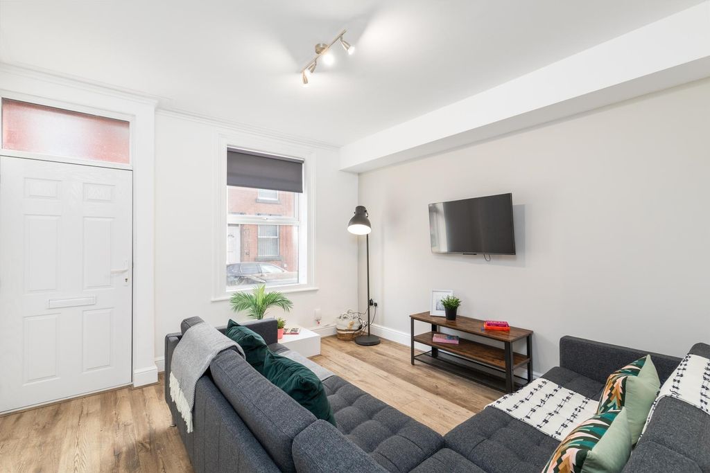 Property photo 3 of 18 Bright, Modern Living Room With A Comfortable L-Sh...