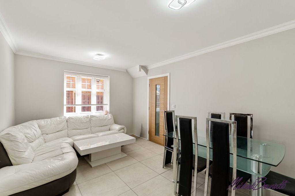 Property photo 3 of 29