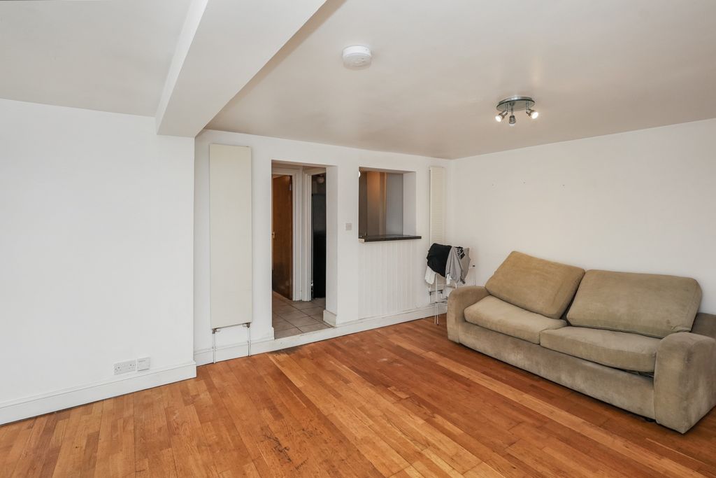 Property photo 2 of 15 7A Wembury Mews, London N6 5Xj
