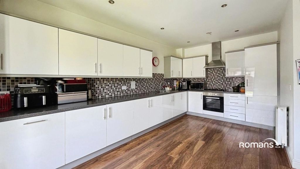 Property photo 2 of 15 Pbox-Img.Jpg
