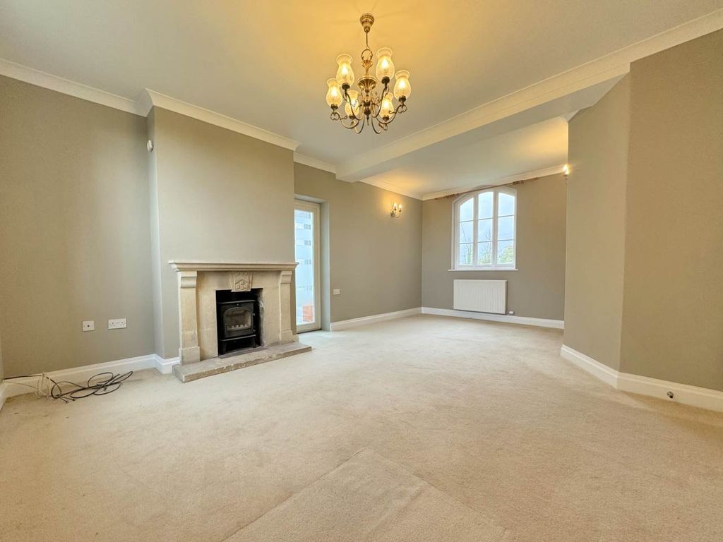 Property photo 2 of 20 Image00021