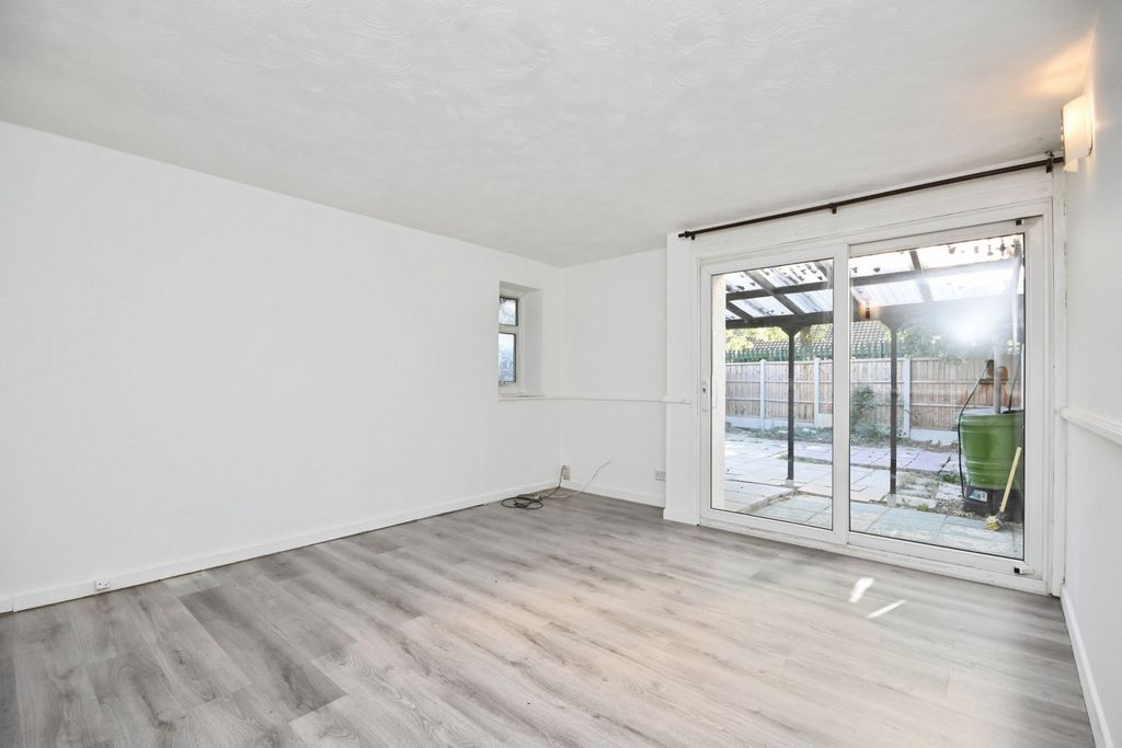 Property photo 2 of 20 Pbox-Img.Jpg