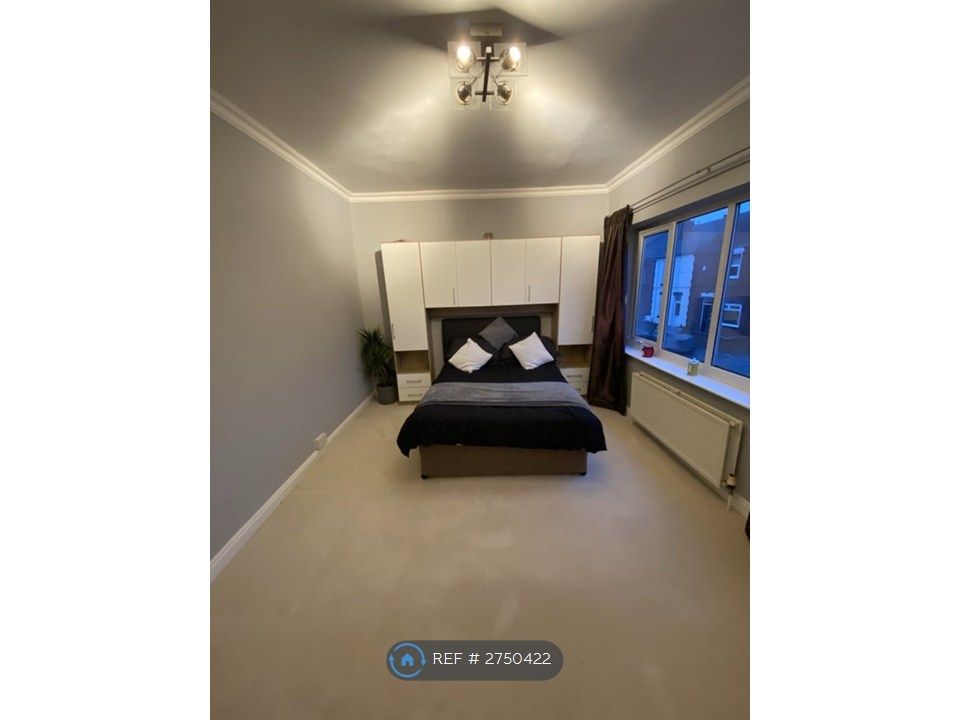 Property photo 2 of 9 Bedroom