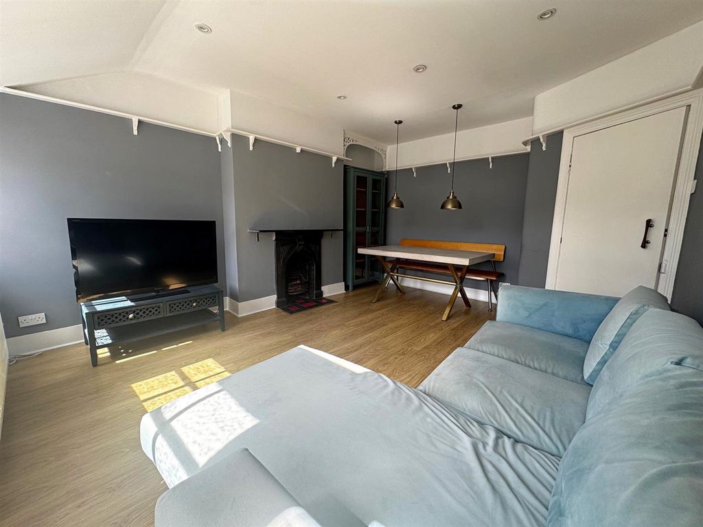 Property photo 2 of 7 Lounge 2_Inpixio.Jpg