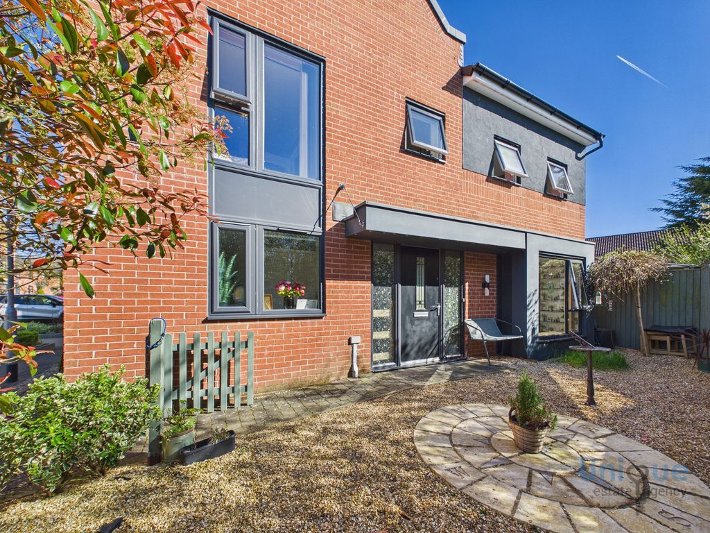 Property photo 1 of 28