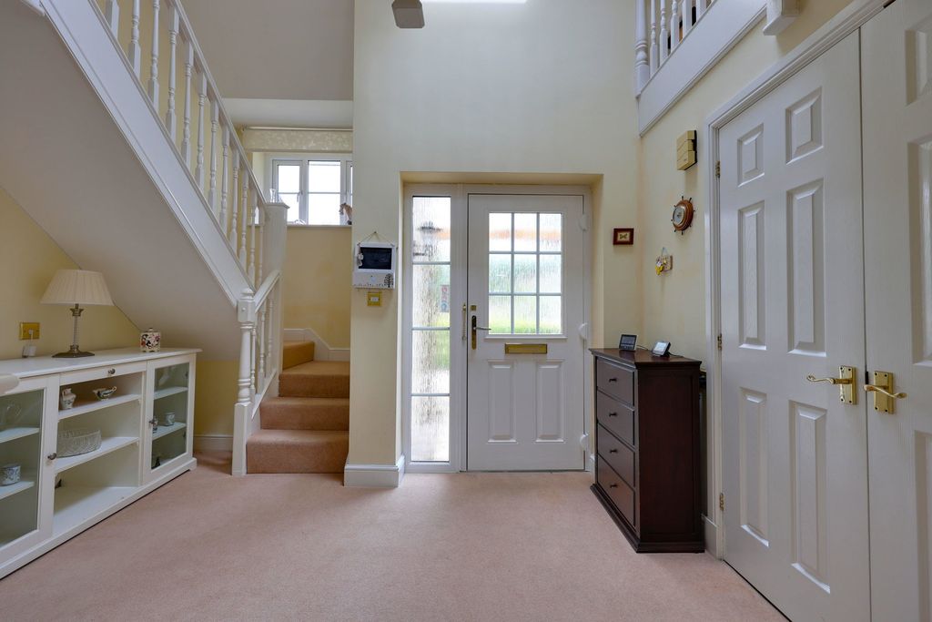Property photo 3 of 40