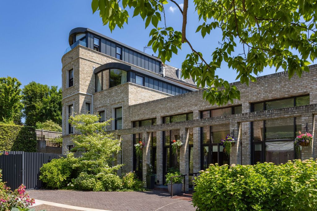 Property photo 2 of 30