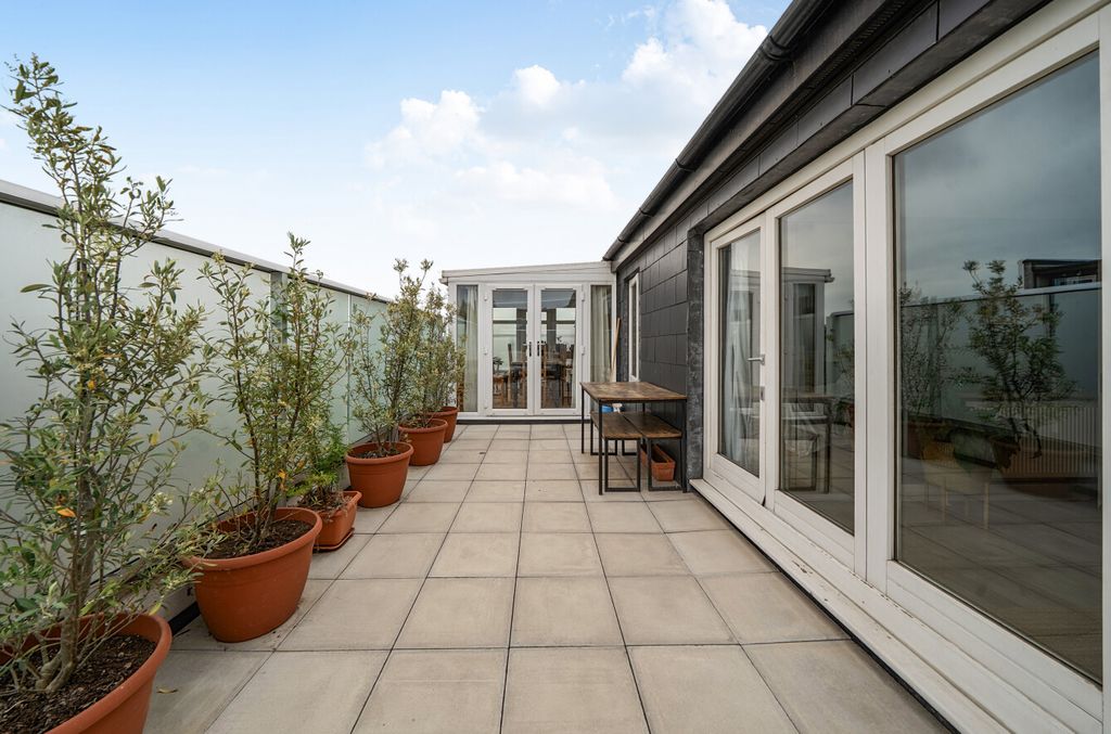 Property photo 2 of 18 1467730-2-6A19768...